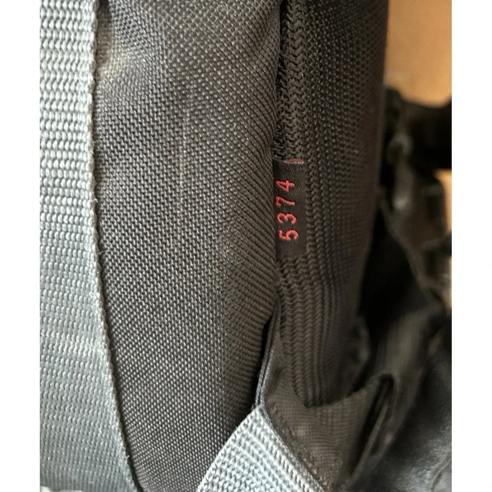 Tamrac Adventure 74 Camera Backpack Model 5374 Black/Gray Excellent Cond
